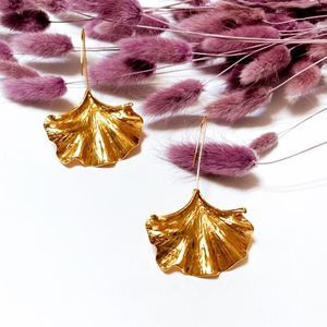 Ginkgo dangle earrings in gold #201